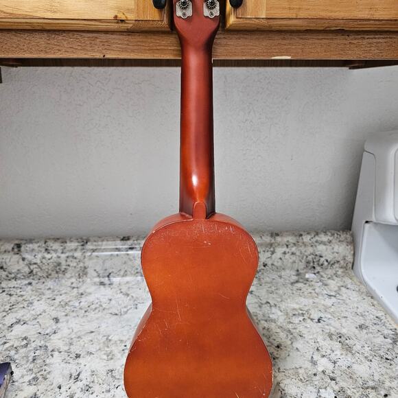 First Act MG500 Kid’s Soprano Hand-Rubbed Plastic Finish Ukulele Good Condition - Picture 6 of 7